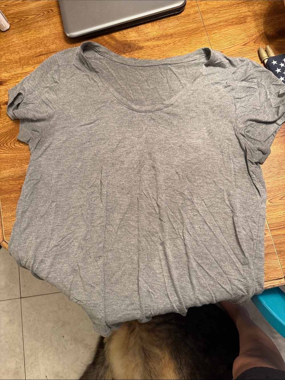Classic Scoop Neck Women's Top - Gray